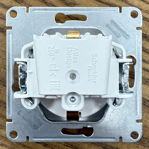 Розетка с заземлением Atlas - карбон Розетка с заземлением Atlas - карбон