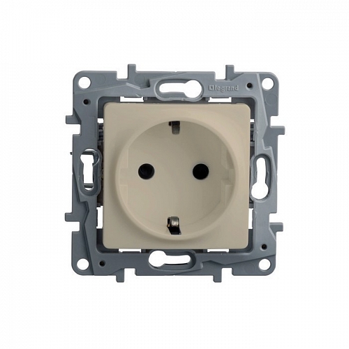 Розетка с заземлением Etika - слоновая кость